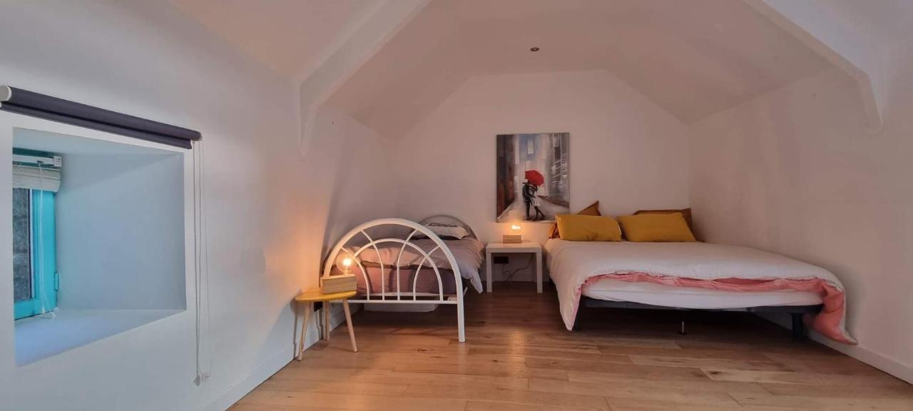 Gîte - Et à côté coule une rivière Josselin Esterno foto