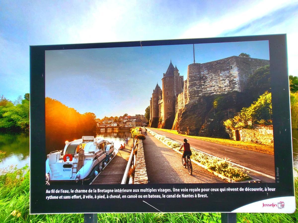 Gîte - Et à côté coule une rivière Josselin Esterno foto