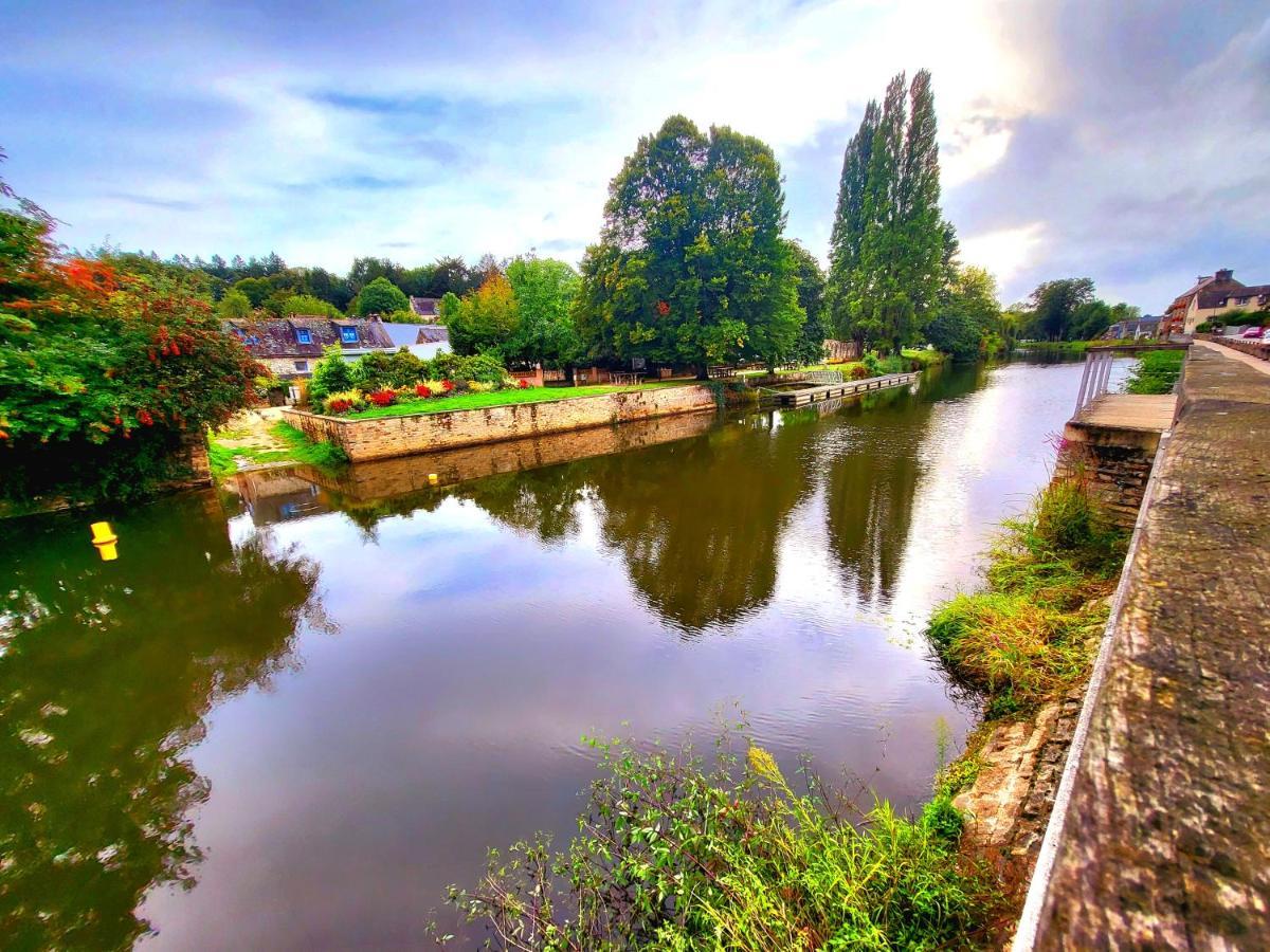 Gîte - Et à côté coule une rivière Josselin Esterno foto