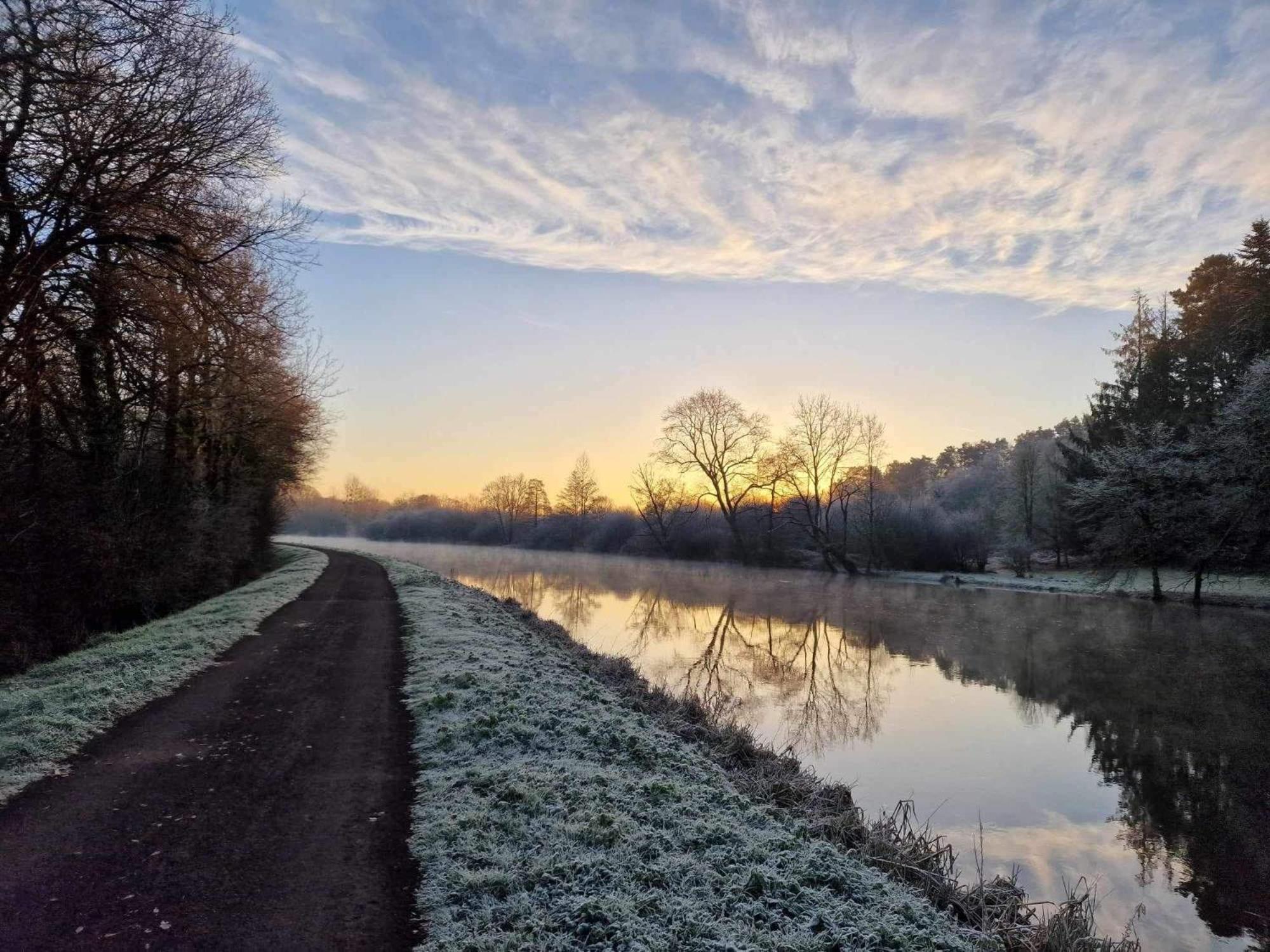 Gîte - Et à côté coule une rivière Josselin Esterno foto